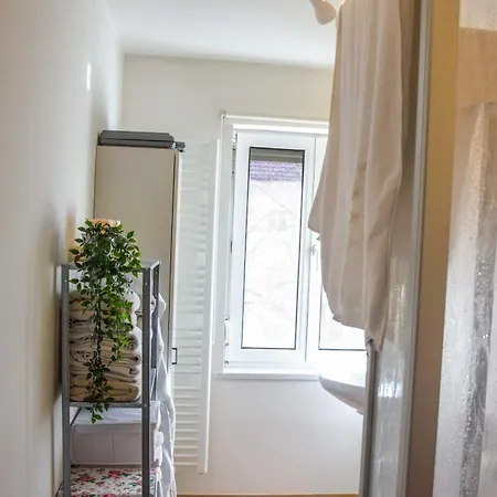 Apartment A - Parken, Stilvoll, Modern & Cozy Im Zentrum Von