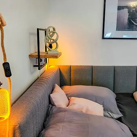 A - Parken, Stilvoll, Modern & Cozy Im Zentrum Von דירה *