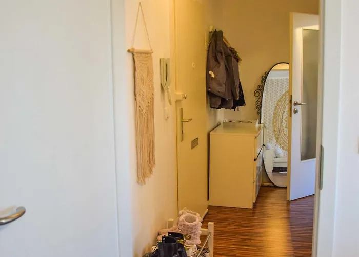 A - Parken, Stilvoll, Modern & Cozy Im Zentrum Von דירה